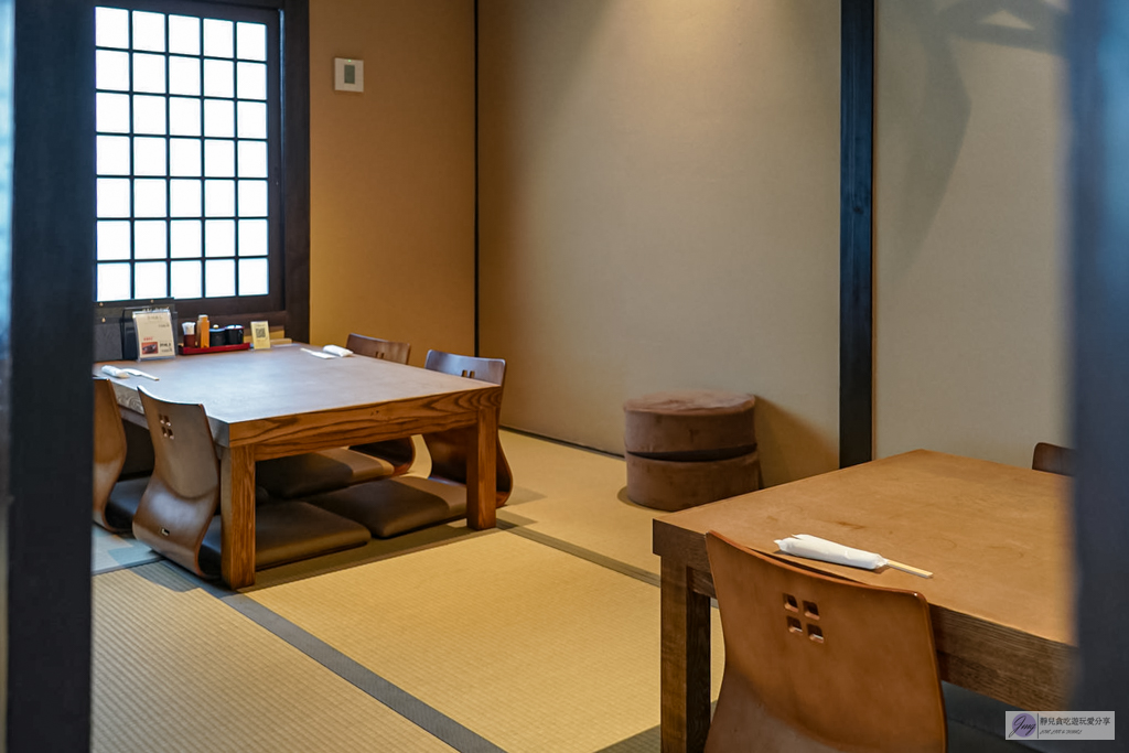 地焼うなぎ 法善寺山かづ-隱藏小巷內！外酥內嫩超驚艷，海膽鰻魚限量10份，超推鮭魚卵鰻魚飯/鄰近難波站 @靜兒貪吃遊玩愛分享