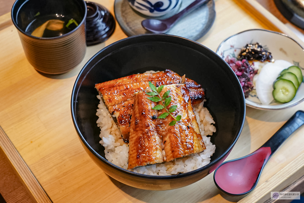 地焼うなぎ 法善寺山かづ-隱藏小巷內！外酥內嫩超驚艷，海膽鰻魚限量10份，超推鮭魚卵鰻魚飯/鄰近難波站 @靜兒貪吃遊玩愛分享