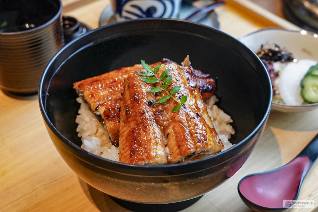 地焼うなぎ 法善寺山かづ-隱藏小巷內！外酥內嫩超驚艷，海膽鰻魚限量10份，超推鮭魚卵鰻魚飯/鄰近難波站 @靜兒貪吃遊玩愛分享
