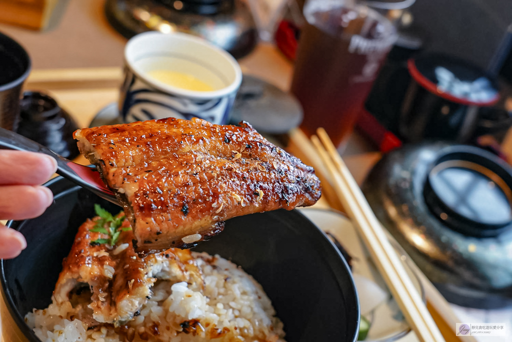 地焼うなぎ 法善寺山かづ-隱藏小巷內！外酥內嫩超驚艷，海膽鰻魚限量10份，超推鮭魚卵鰻魚飯/鄰近難波站 @靜兒貪吃遊玩愛分享