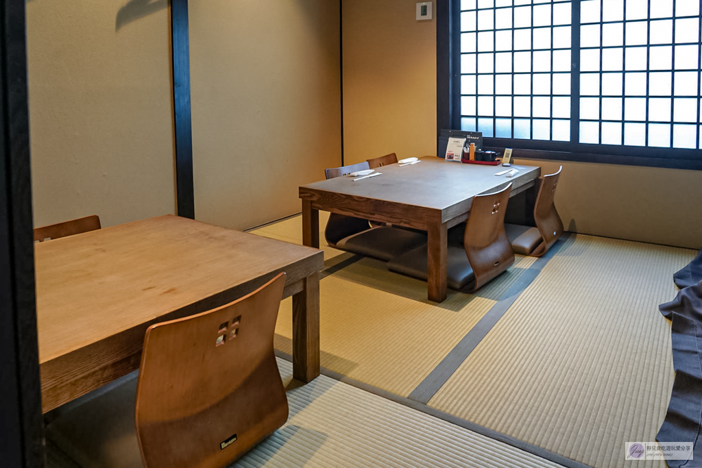 地焼うなぎ 法善寺山かづ-隱藏小巷內！外酥內嫩超驚艷，海膽鰻魚限量10份，超推鮭魚卵鰻魚飯/鄰近難波站 @靜兒貪吃遊玩愛分享
