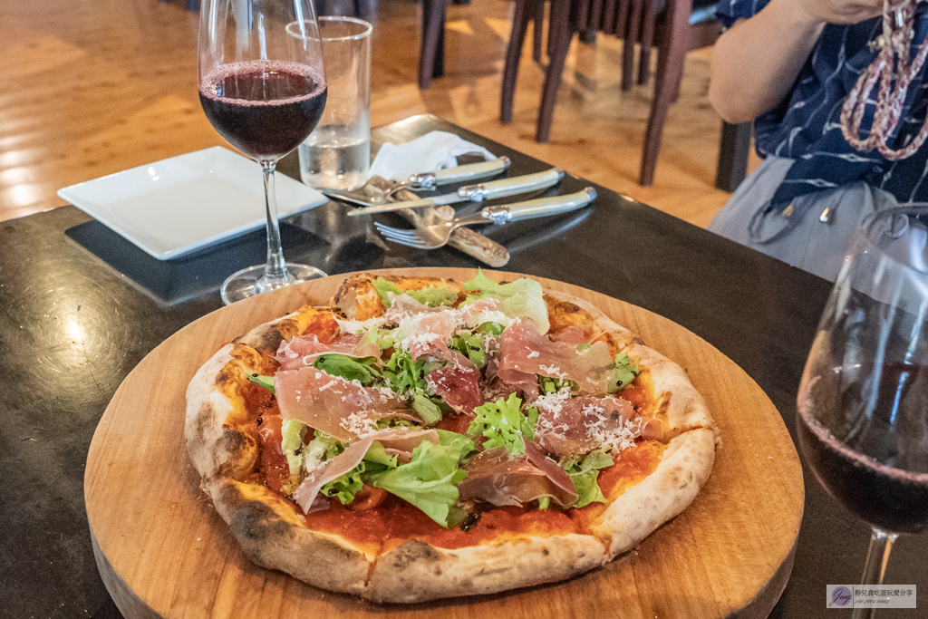 久住酒莊石窯工坊-隱藏在葡萄酒莊！在地人氣窯烤Pizza店，品嚐自家釀製的紅白葡萄酒 @靜兒貪吃遊玩愛分享