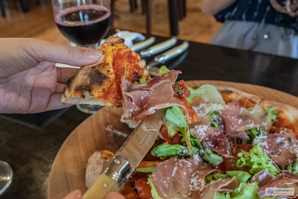 久住酒莊石窯工坊-隱藏在葡萄酒莊！在地人氣窯烤Pizza店，品嚐自家釀製的紅白葡萄酒 @靜兒貪吃遊玩愛分享