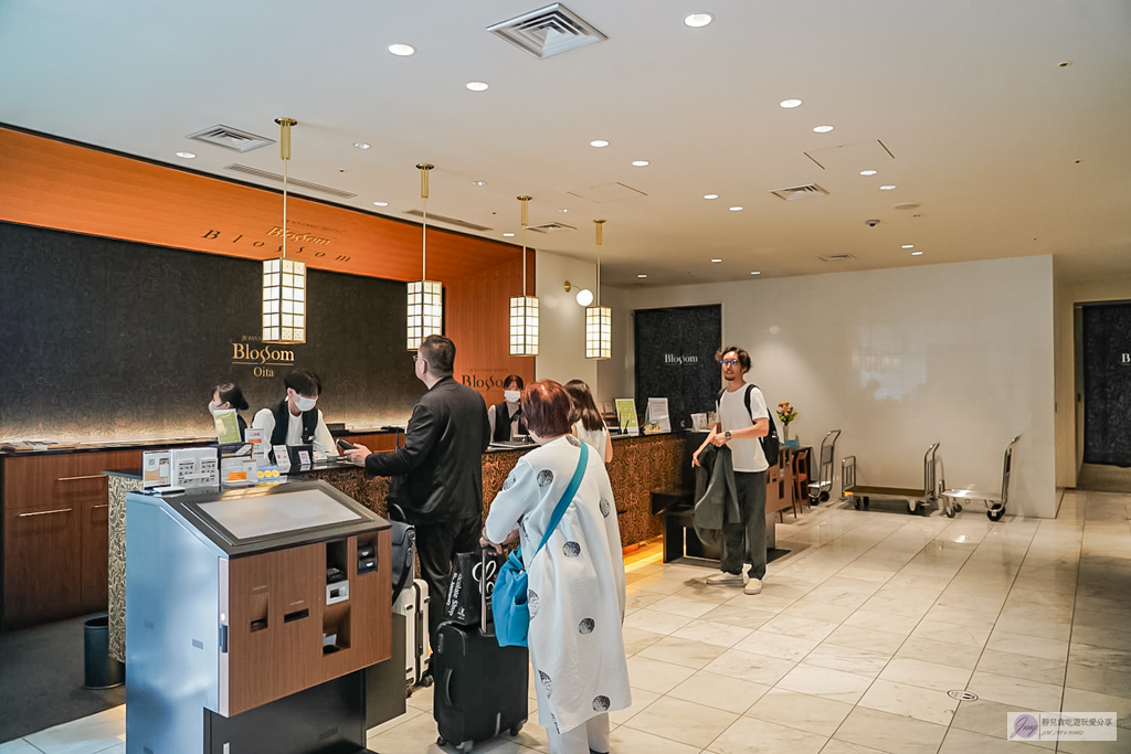 大分JR九州Blossom飯店-絕美無邊際溫泉飯店！七星列車水戸岡大師設計低調奢華，出車站就到，百貨商圈超便利/鄰近大分駅 @靜兒貪吃遊玩愛分享
