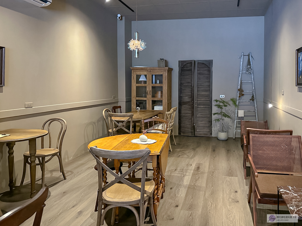 參拾 Sanshi Coffee-隱藏在鬧區裡！日式庭園清新質感小店，香氣十足的炭烤咖椰吐司，寵物友善/鄰近藝文特區 @靜兒貪吃遊玩愛分享