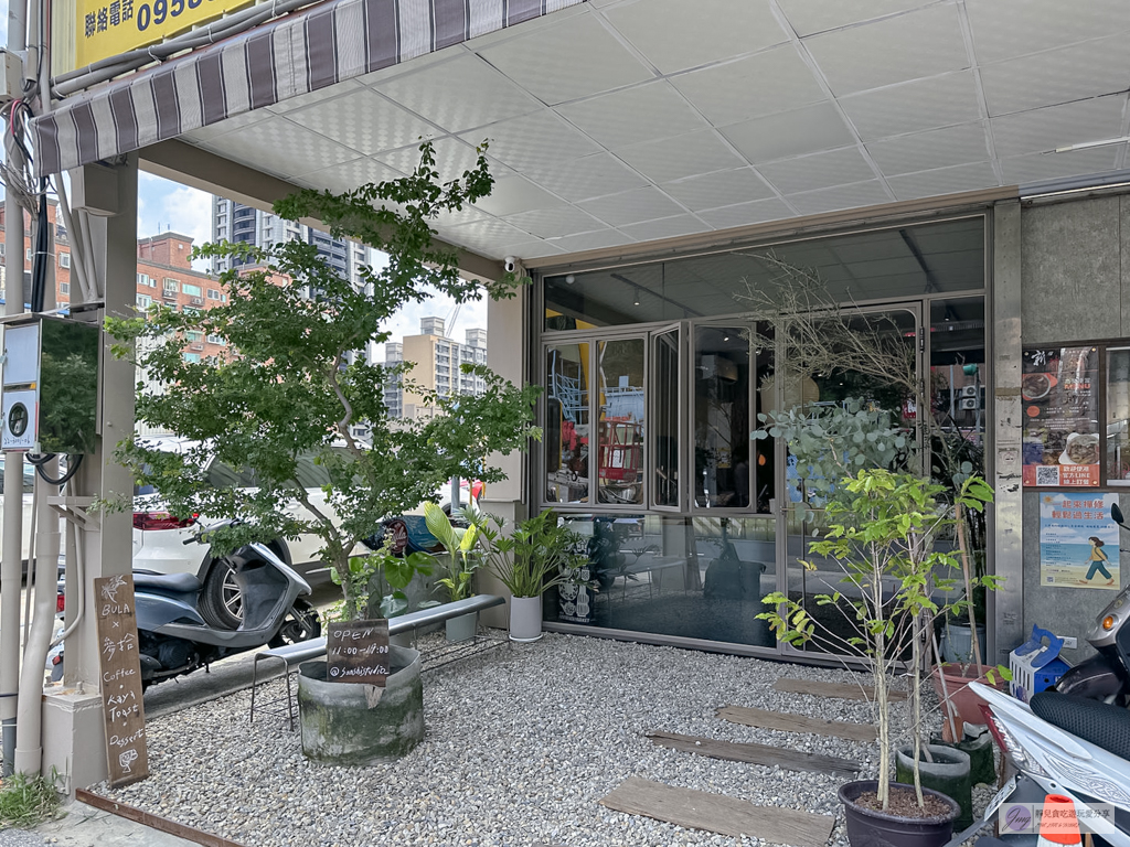 參拾 Sanshi Coffee-隱藏在鬧區裡！日式庭園清新質感小店，香氣十足的炭烤咖椰吐司，寵物友善/鄰近藝文特區 @靜兒貪吃遊玩愛分享