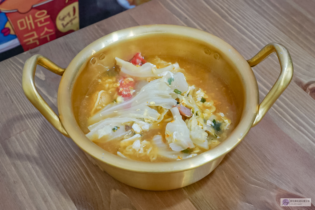 韓意飯捲-平價百元的韓式飯捲，還有素食專屬菜單/鄰近壽山高中 @靜兒貪吃遊玩愛分享