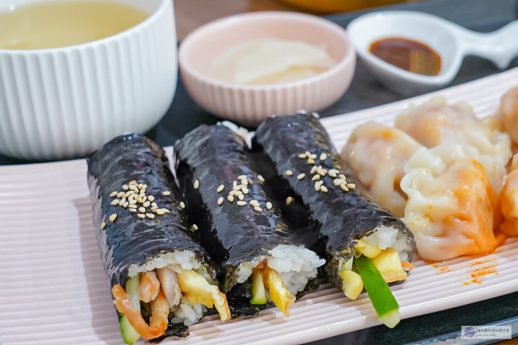 韓意飯捲-平價百元的韓式飯捲,還有素食專屬菜單/鄰近壽山高中 @靜兒貪吃遊玩愛分享 韓意飯捲-平價百元的韓式飯捲,還有素食專屬菜單/鄰近壽山高中 @靜兒貪吃遊玩愛分享