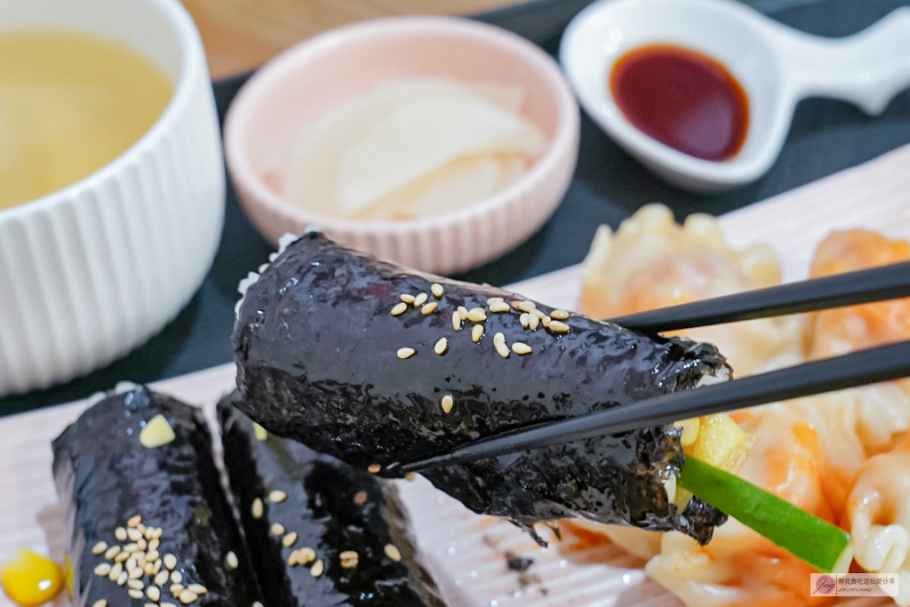 韓意飯捲-平價百元的韓式飯捲,還有素食專屬菜單/鄰近壽山高中 @靜兒貪吃遊玩愛分享 韓意飯捲-平價百元的韓式飯捲,還有素食專屬菜單/鄰近壽山高中 @靜兒貪吃遊玩愛分享