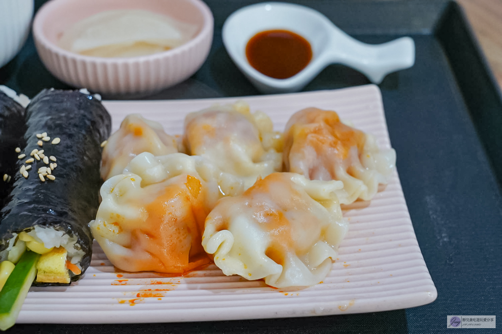 韓意飯捲-平價百元的韓式飯捲,還有素食專屬菜單/鄰近壽山高中 @靜兒貪吃遊玩愛分享 韓意飯捲-平價百元的韓式飯捲,還有素食專屬菜單/鄰近壽山高中 @靜兒貪吃遊玩愛分享