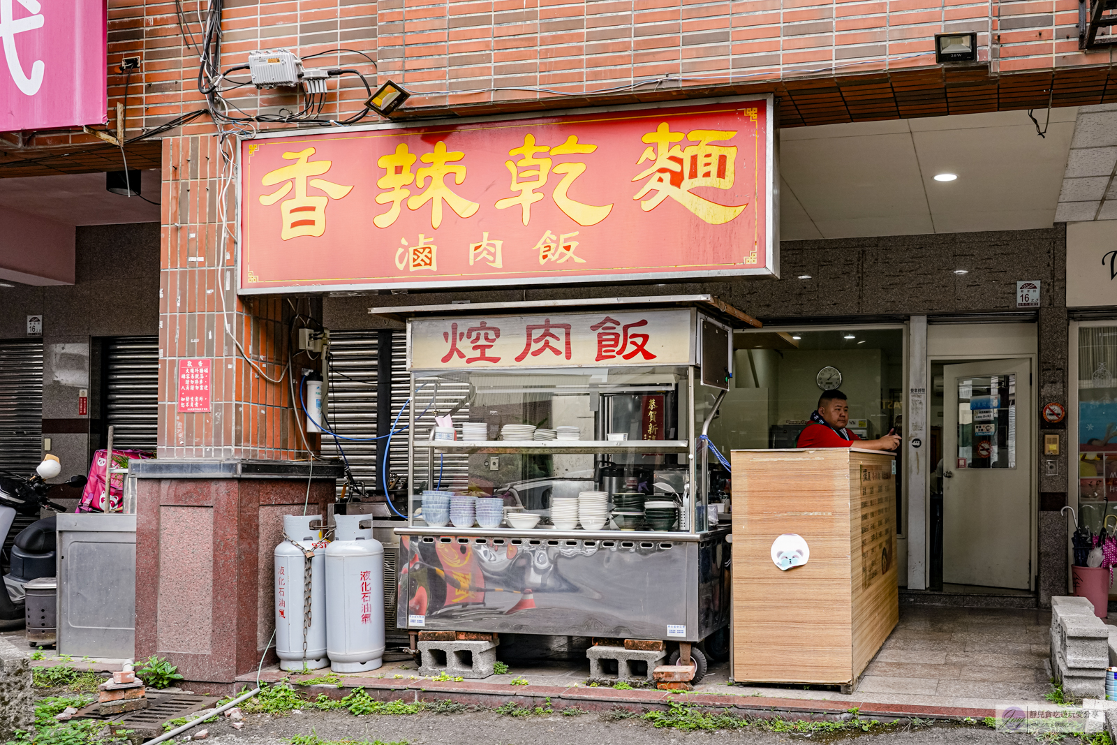 擺厘香辣乾麵-嗜辣者必吃！香辣重慶炒手麵，麻香不死鹹，辣味十足超過癮 @靜兒貪吃遊玩愛分享