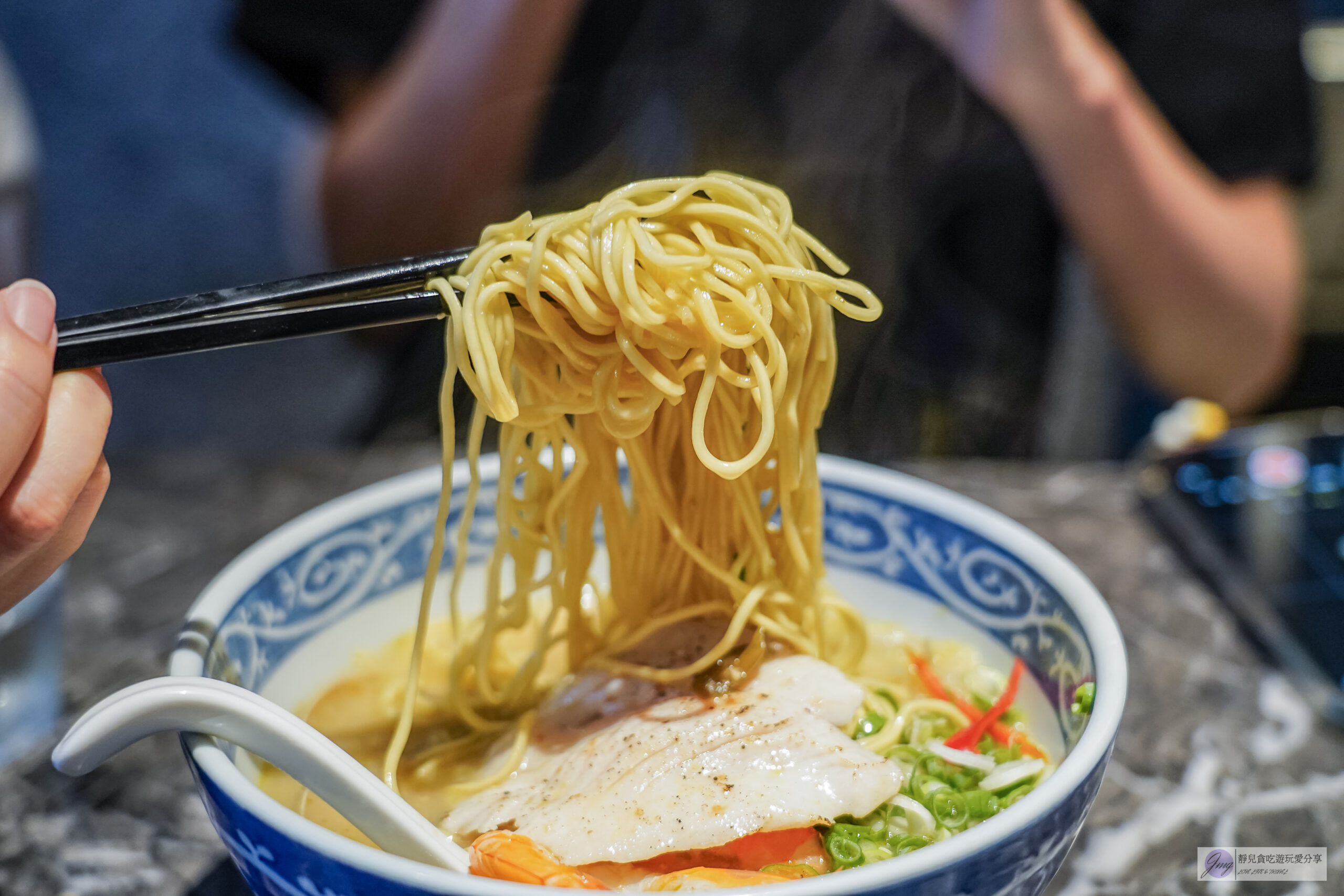 定置漁場三代目 羅東店-老宅改造拉麵店！免費加湯加麵，海味十足的魚骨熬煮湯頭，超推鮮辣爽口的剝皮辣椒麵/鄰近羅東林業文化園區 @靜兒貪吃遊玩愛分享
