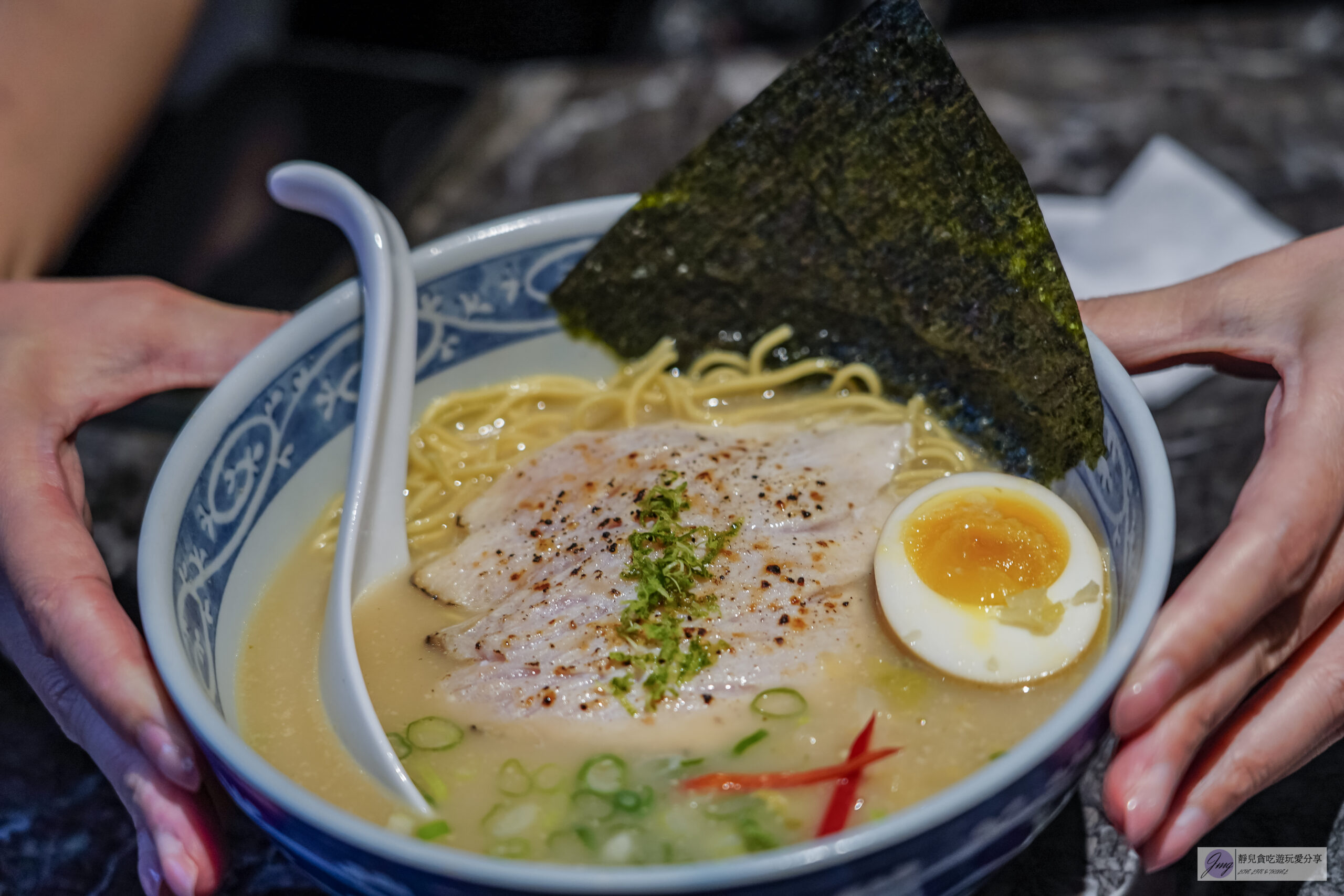 定置漁場三代目 羅東店-老宅改造拉麵店！免費加湯加麵，海味十足的魚骨熬煮湯頭，超推鮮辣爽口的剝皮辣椒麵/鄰近羅東林業文化園區 @靜兒貪吃遊玩愛分享