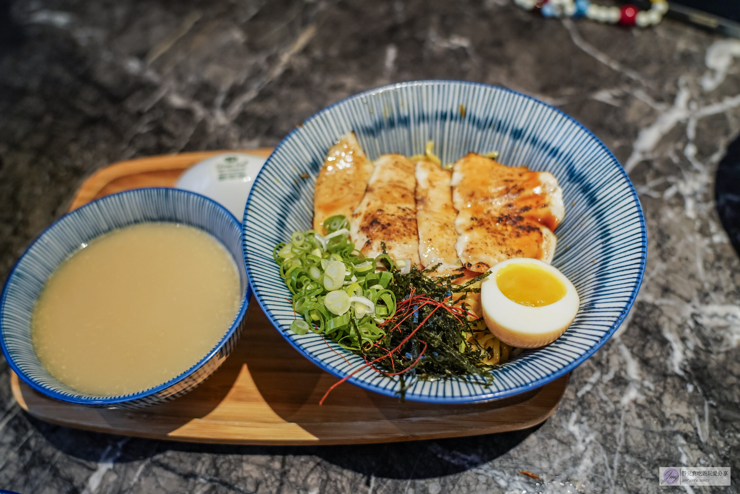 定置漁場三代目 羅東店-老宅改造拉麵店！免費加湯加麵，海味十足的魚骨熬煮湯頭，超推鮮辣爽口的剝皮辣椒麵/鄰近羅東林業文化園區 @靜兒貪吃遊玩愛分享