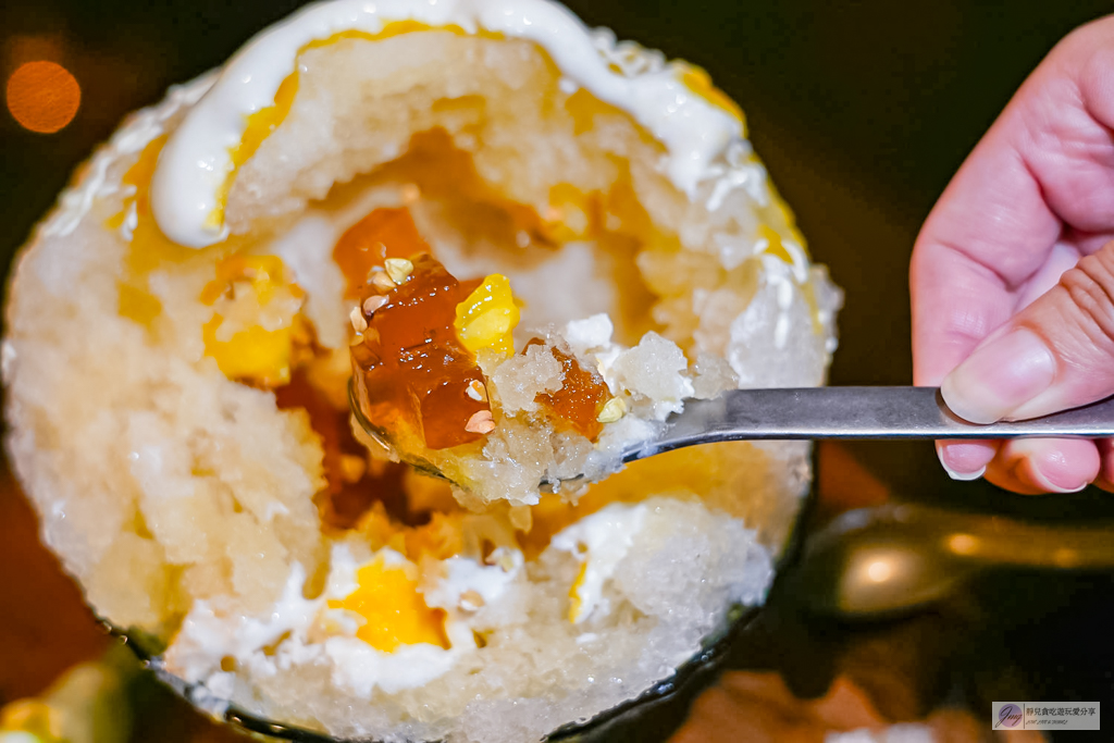 夕日裡的王八蛋-深夜限定的老宅冰店！自製果香刨冰清爽多層次，推薦春路＆白花花的波/鄰近審計新村 @靜兒貪吃遊玩愛分享