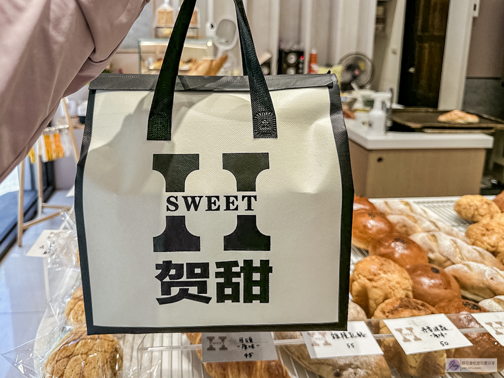 賀甜烘焙制所-每日限量舒芙蕾！鬆軟綿密入口即化一顆只要199元，超大顆蛋黃酥一顆只要60元 @靜兒貪吃遊玩愛分享