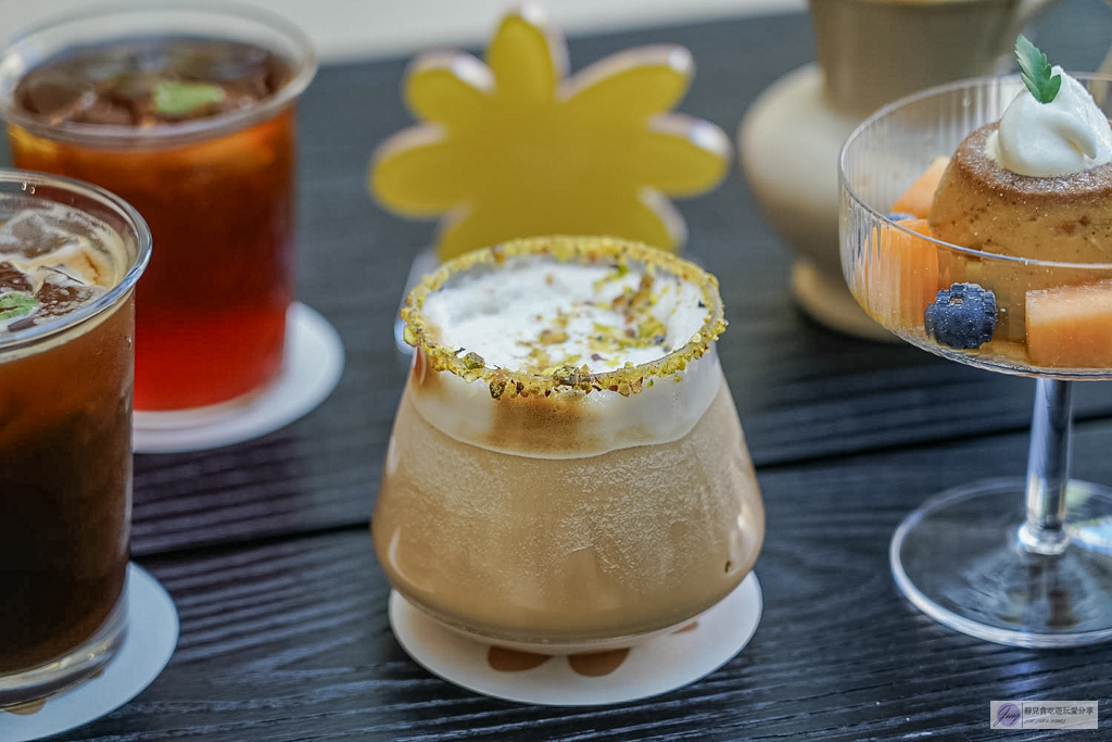 夏．咖啡-超美韓系質感咖啡廳！濃郁開心果舒芙蕾、開心果拿鐵推薦/鄰近新竹市北大公園 @靜兒貪吃遊玩愛分享