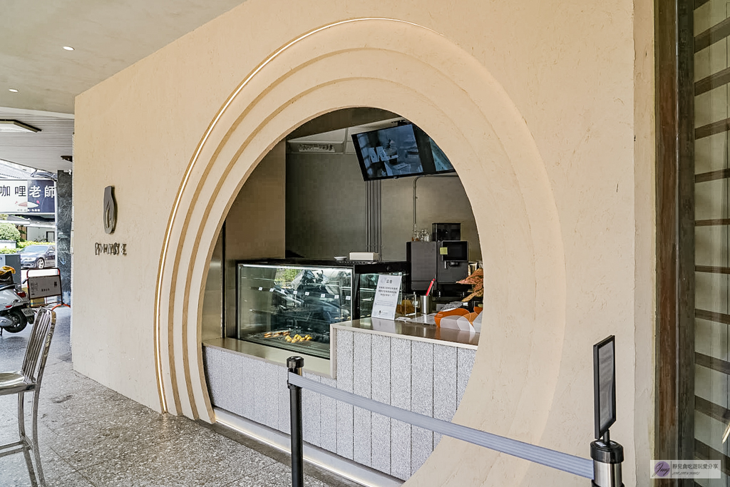 PHASE Coffee Espresso 西區模範店-韓系質感空間外帶店,每日限量8種口味費南雪,高質感特調咖啡/近勤美綠園道 @靜兒貪吃遊玩愛分享 PHASE Coffee Espresso 西區模範店-韓系質感空間外帶店,每日限量8種口味費南雪,高質感特調咖啡/近勤美綠園道 @靜兒貪吃遊玩愛分享