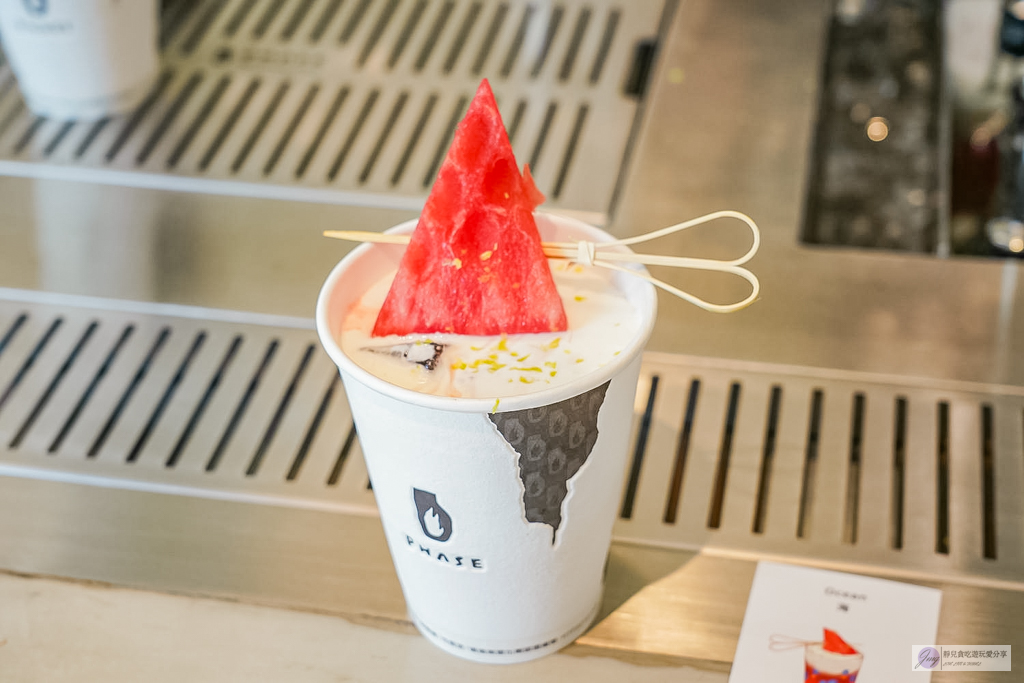 PHASE Coffee Espresso 西區模範店-韓系質感空間外帶店,每日限量8種口味費南雪,高質感特調咖啡/近勤美綠園道 @靜兒貪吃遊玩愛分享 PHASE Coffee Espresso 西區模範店-韓系質感空間外帶店,每日限量8種口味費南雪,高質感特調咖啡/近勤美綠園道 @靜兒貪吃遊玩愛分享