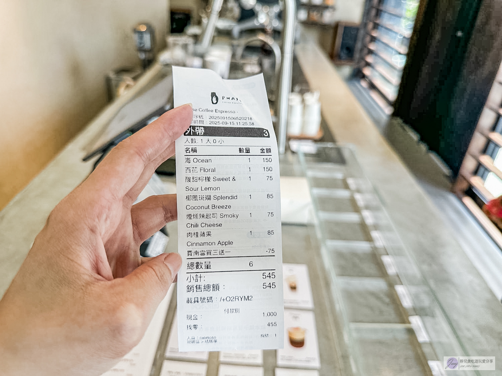 PHASE Coffee Espresso 西區模範店-韓系質感空間外帶店，每日限量8種口味費南雪，高質感特調咖啡/近勤美綠園道 @靜兒貪吃遊玩愛分享