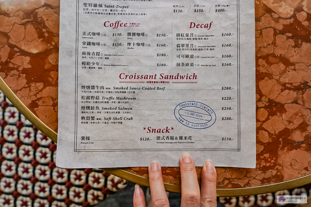 Newsstand模範社區-藏身轉角的歐風書報攤！復古偉士牌主題造景，開心果鴛鴦茶超驚艷/近勤美綠園道 @靜兒貪吃遊玩愛分享