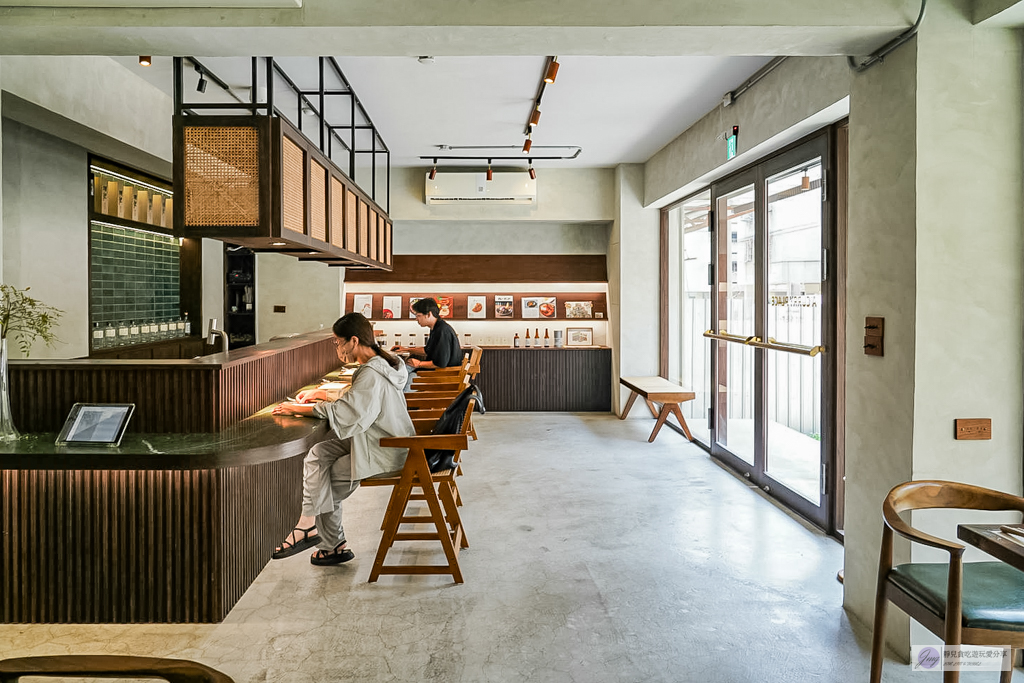 壱絕咖哩-全台唯一自製可樂的咖哩店！每日限量80份，期間限定濃郁鮮香三倍海老濃蝦咖哩，夏季清爽酪梨香菜乾咖哩/近勤美綠園道 @靜兒貪吃遊玩愛分享