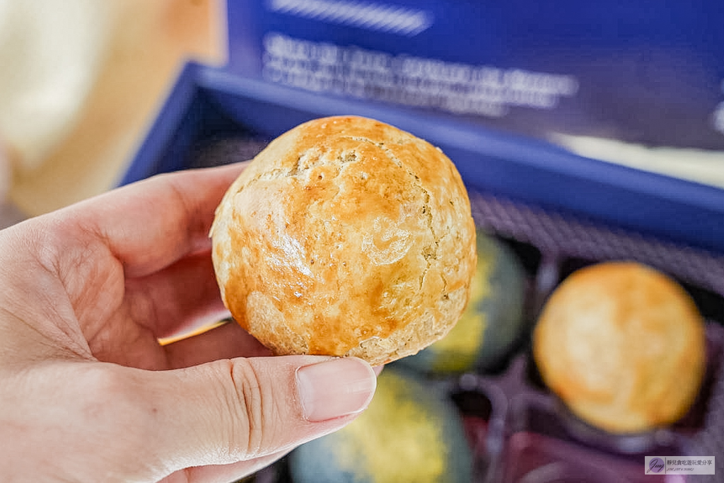 齊食Coffee&Pastries-中秋限定質感系月餅！松露黑金蛋黃酥太奢華，咖啡拿鐵口味也超有特色/鄰近經國中學 @靜兒貪吃遊玩愛分享