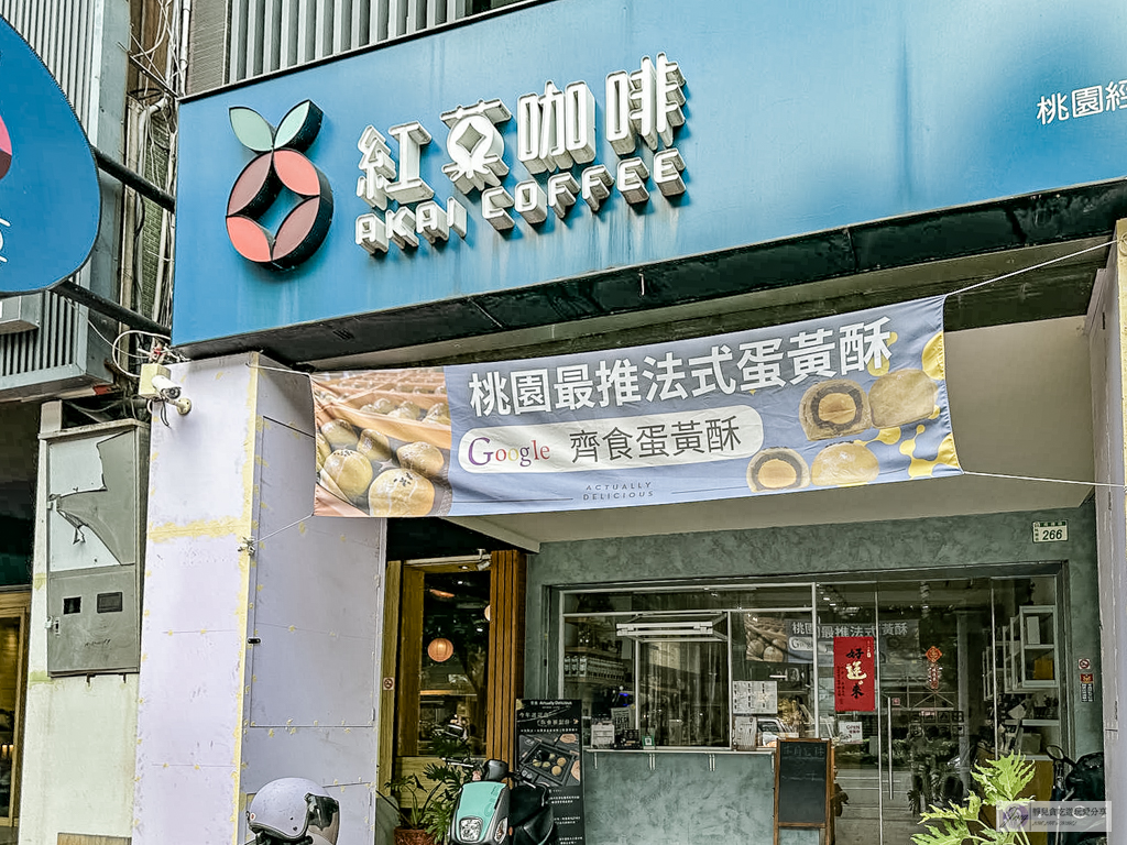 齊食Coffee&Pastries-中秋限定質感系月餅！松露黑金蛋黃酥太奢華，咖啡拿鐵口味也超有特色/鄰近經國中學 @靜兒貪吃遊玩愛分享