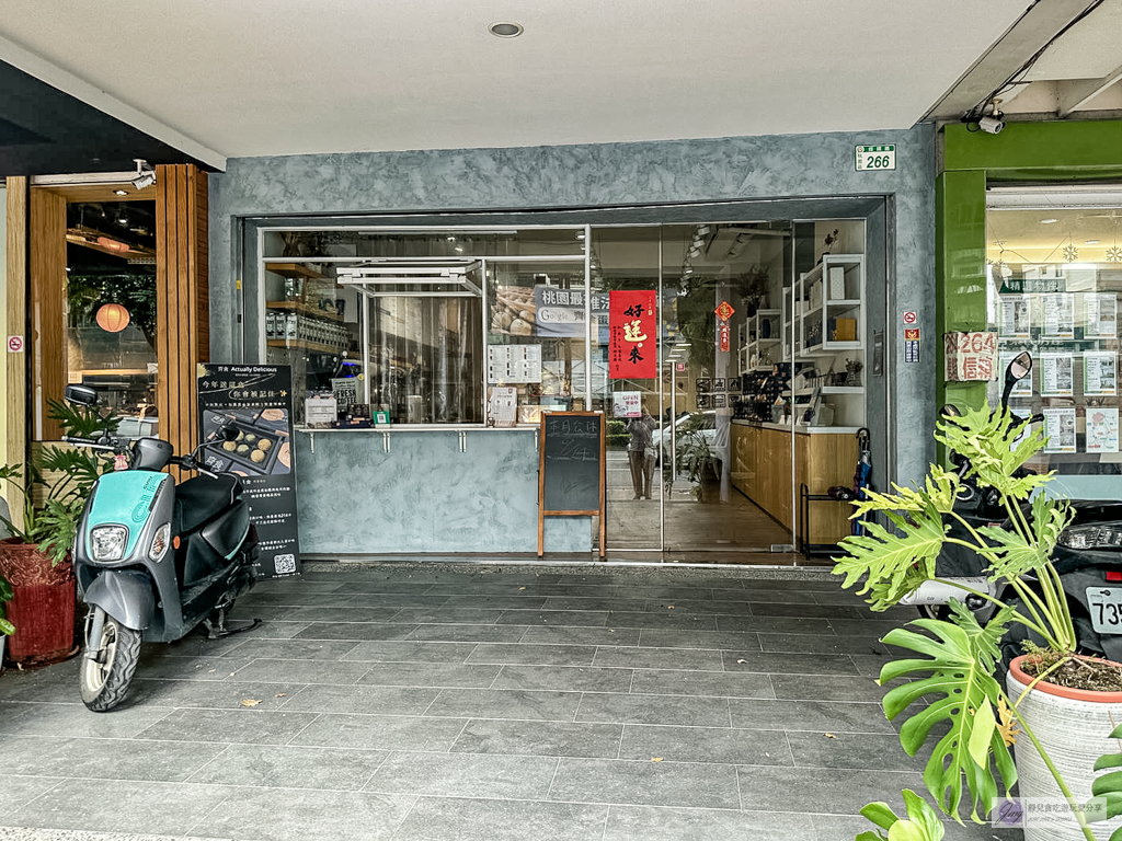 齊食Coffee&Pastries-中秋限定質感系月餅！松露黑金蛋黃酥太奢華，咖啡拿鐵口味也超有特色/鄰近經國中學 @靜兒貪吃遊玩愛分享