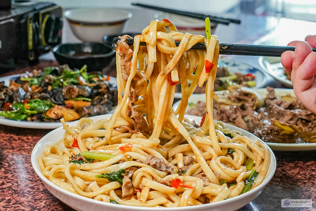 文發羊肉店-廟口旁隱藏版熱炒店！百元起高CP超佛心，羊肉料理超下飯 @靜兒貪吃遊玩愛分享