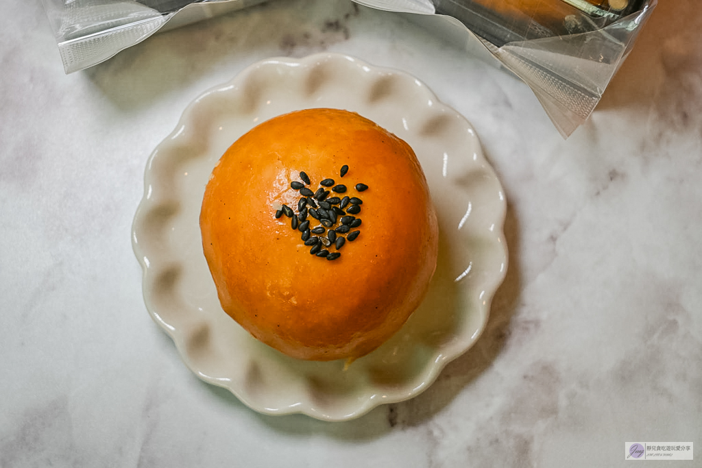 伍貳菓子-藏身巷弄的預約制蛋黃酥！旅日甜點師限量製作，酥皮＋蘭姆酒鹹蛋黃超濃郁 @靜兒貪吃遊玩愛分享