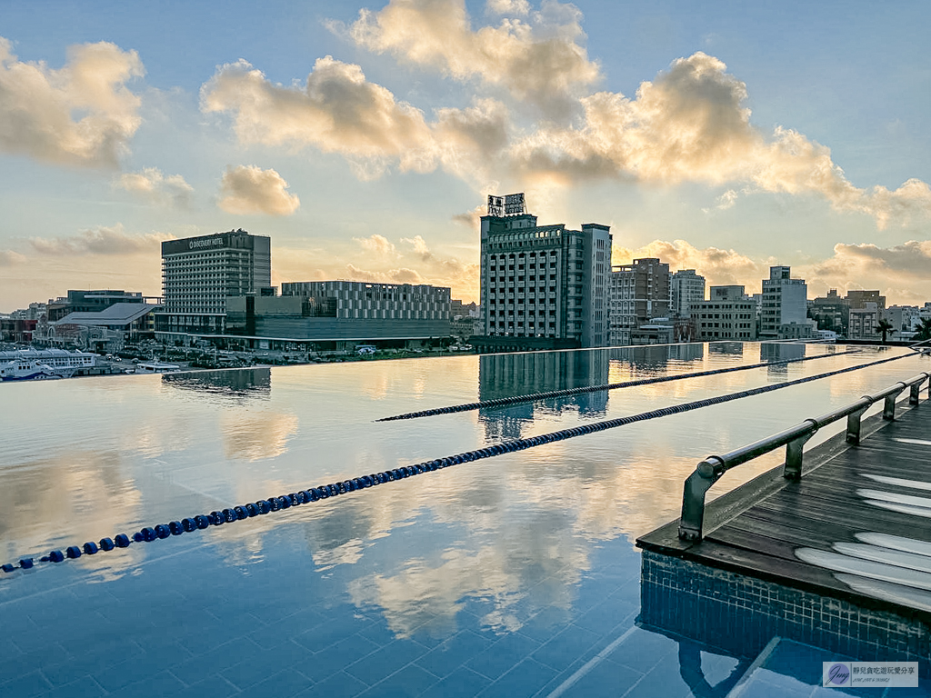 澎湖福朋喜來登酒店-唯一五星級海景飯店！海景第一排港景房，無邊際泳池＋超強海鮮早餐 @靜兒貪吃遊玩愛分享