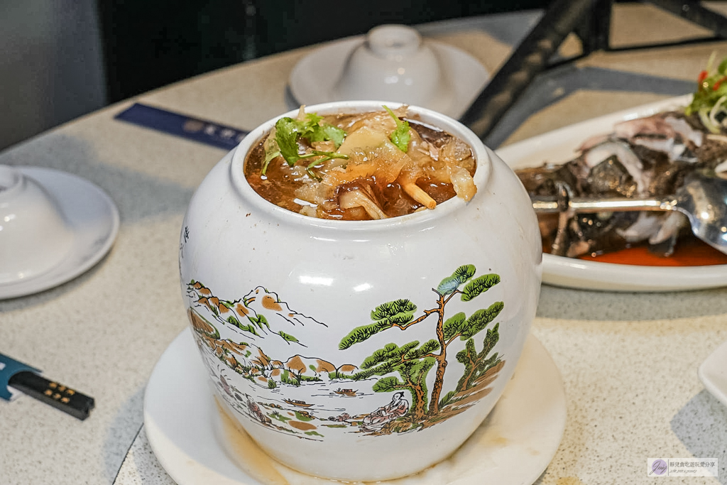 宸軒園海鮮中興店-港式粵味一次到位！龍蝦、虎斑、佛跳牆11道豪華合菜，家庭聚餐年菜首選/鄰近新店區公所站 @靜兒貪吃遊玩愛分享