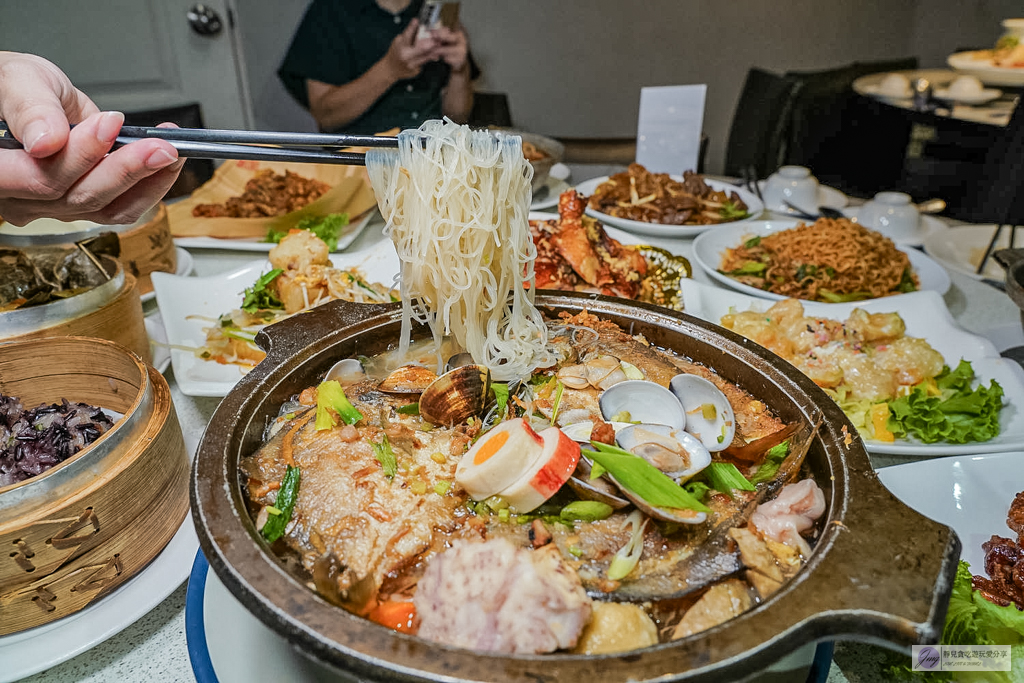 宸軒園海鮮中興店-港式粵味一次到位！龍蝦、虎斑、佛跳牆11道豪華合菜，家庭聚餐年菜首選/鄰近新店區公所站 @靜兒貪吃遊玩愛分享