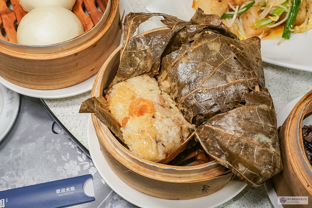 宸軒園海鮮中興店-港式粵味一次到位！龍蝦、虎斑、佛跳牆11道豪華合菜，家庭聚餐年菜首選/鄰近新店區公所站 @靜兒貪吃遊玩愛分享