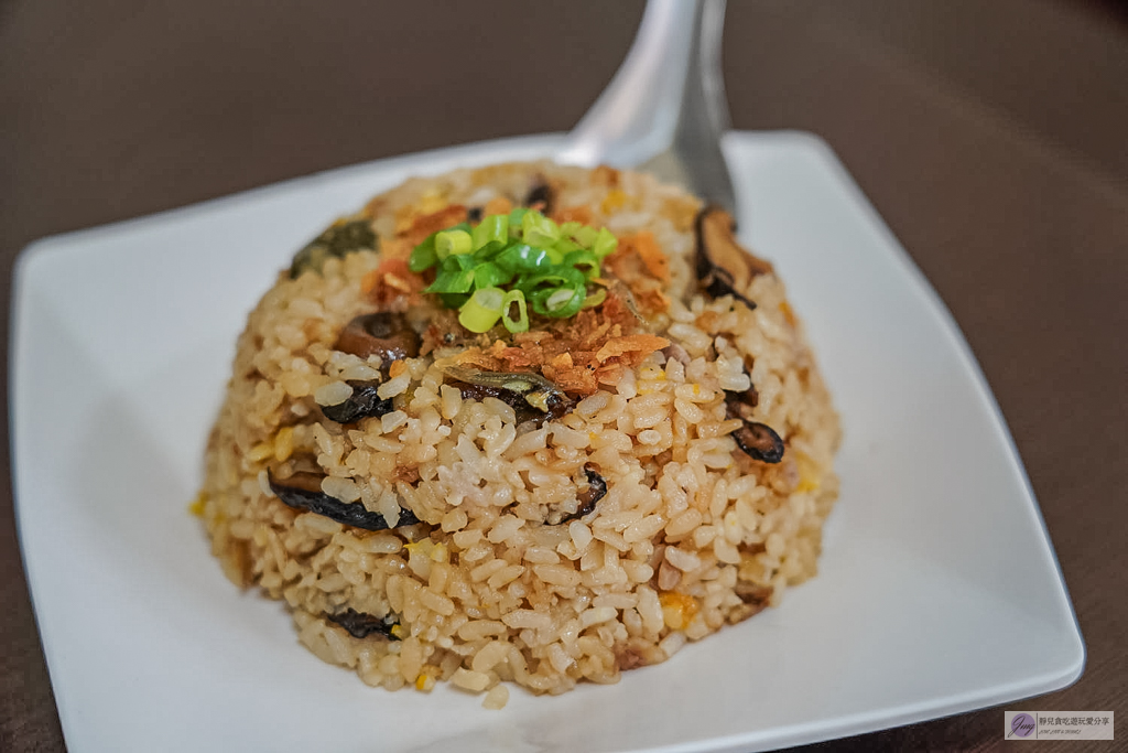 三層樓芋頭餐館-芋頭控必收藏!小金門人氣美食,酥香脆口的芋絲手捲、料多濃郁的芋泥冰必點 @靜兒貪吃遊玩愛分享 三層樓芋頭餐館-芋頭控必收藏!小金門人氣美食,酥香脆口的芋絲手捲、料多濃郁的芋泥冰必點 @靜兒貪吃遊玩愛分享