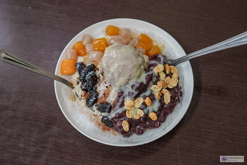 三層樓芋頭餐館-芋頭控必收藏！小金門人氣美食，酥香脆口的芋絲手捲、料多濃郁的芋泥冰必點 @靜兒貪吃遊玩愛分享