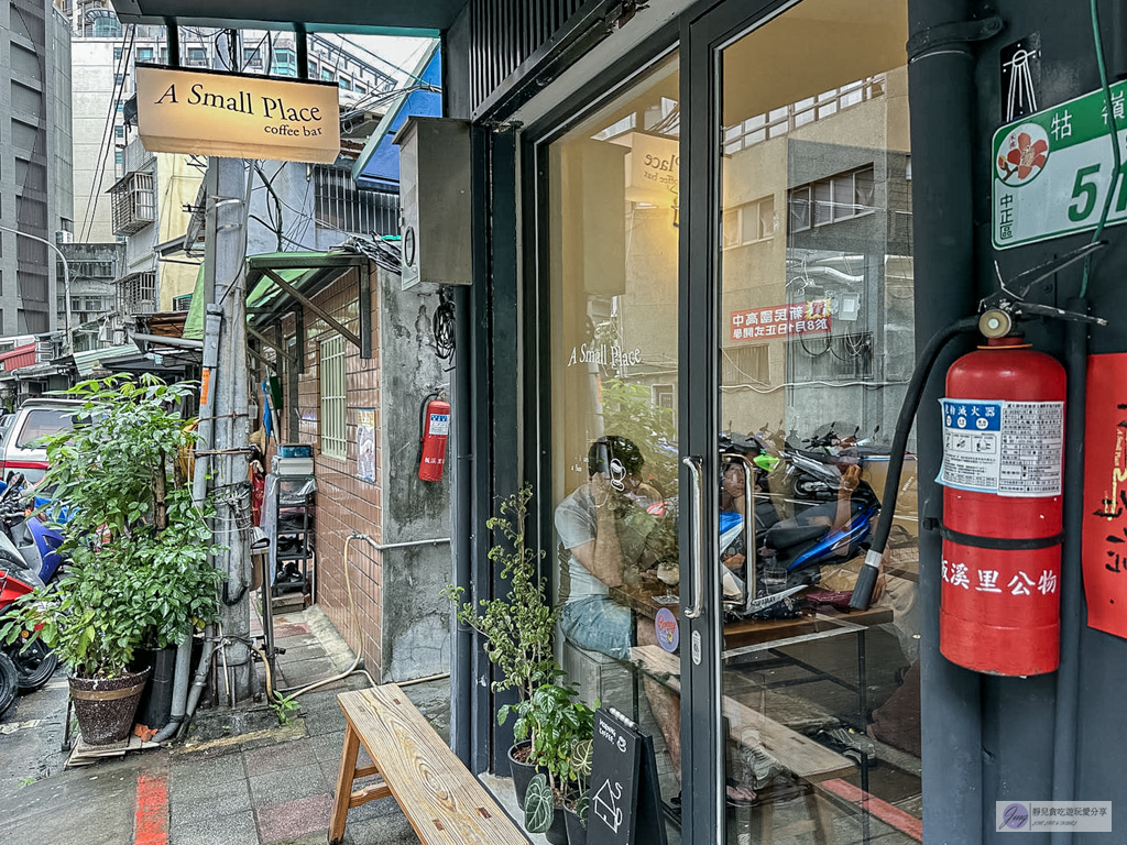 A Small Place-藏身巷弄中的寶藏咖啡廳!酥香可頌、咖啡也很優秀/鄰近古亭捷運站 @靜兒貪吃遊玩愛分享 A Small Place-藏身巷弄中的寶藏咖啡廳!酥香可頌、咖啡也很優秀/鄰近古亭捷運站 @靜兒貪吃遊玩愛分享