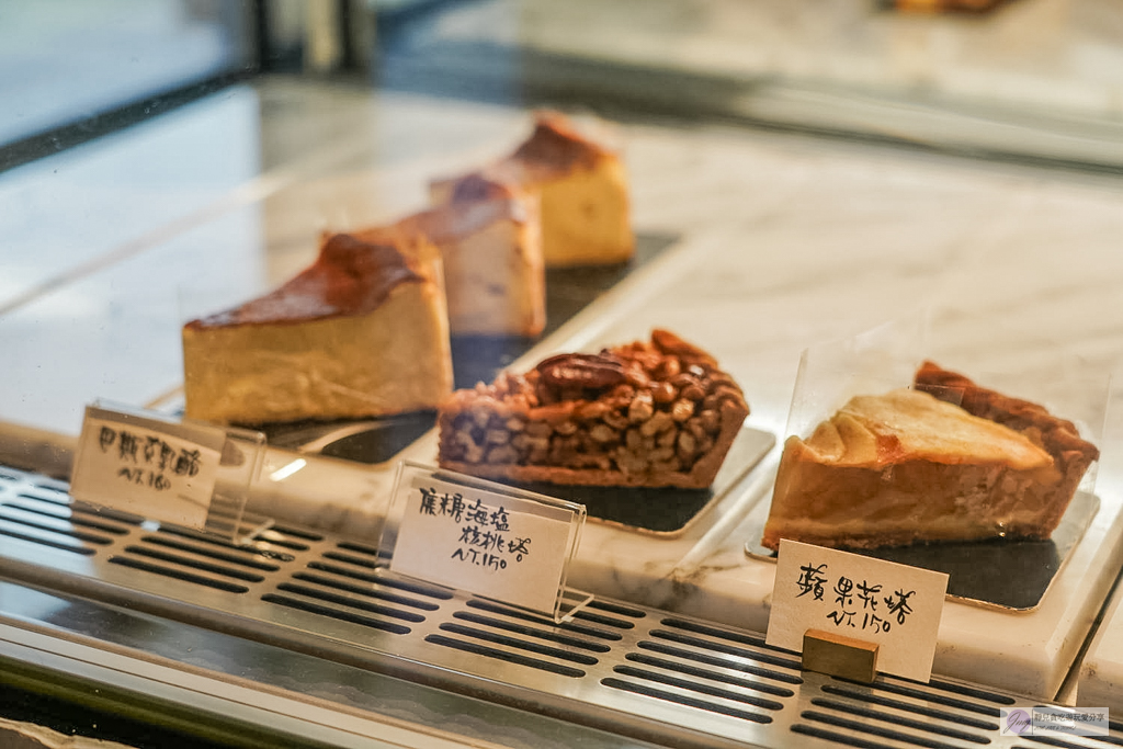 Chou Chou 迷你可麗露專賣店-在地私藏歐式老宅！茶控必訪的茶香可麗露、千層蛋糕 @靜兒貪吃遊玩愛分享