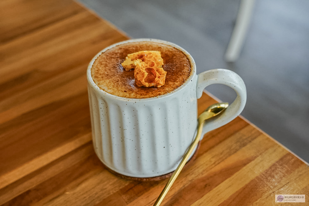 Chou Chou 迷你可麗露專賣店-在地私藏歐式老宅！茶控必訪的茶香可麗露、千層蛋糕 @靜兒貪吃遊玩愛分享