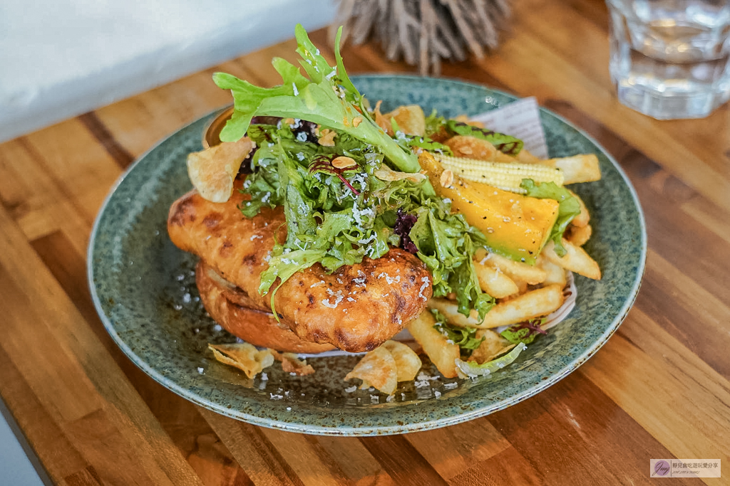 Chou Chou 迷你可麗露專賣店-在地私藏歐式老宅！茶控必訪的茶香可麗露、千層蛋糕 @靜兒貪吃遊玩愛分享