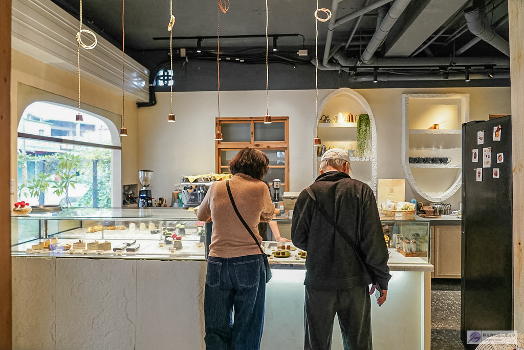 Chou Chou 迷你可麗露專賣店-在地私藏歐式老宅！茶控必訪的茶香可麗露、千層蛋糕 @靜兒貪吃遊玩愛分享