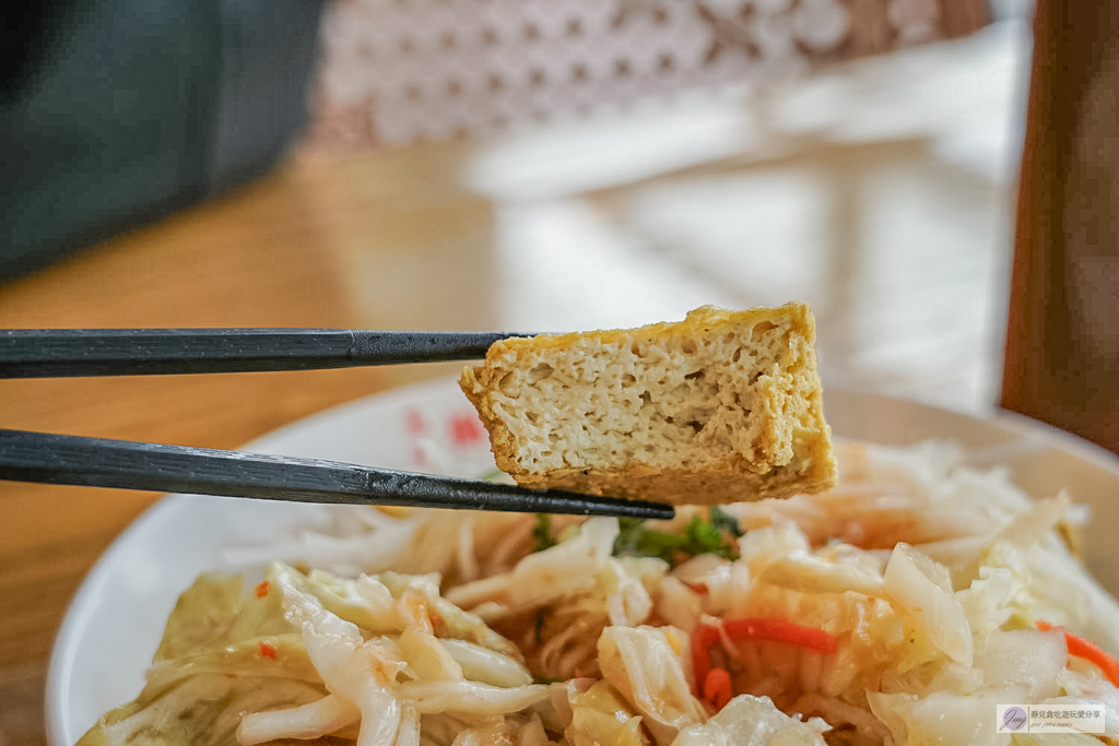 玉里橋頭臭豆腐礁溪店-不用跑花蓮！來自花蓮的神級臭豆腐，卡滋酥脆外皮＋爆汁口感，泡菜蘿蔔絲才是靈魂 @靜兒貪吃遊玩愛分享