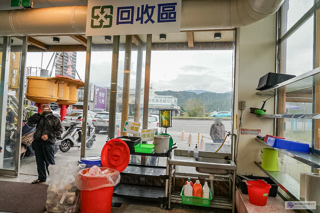 玉里橋頭臭豆腐礁溪店-不用跑花蓮！來自花蓮的神級臭豆腐，卡滋酥脆外皮＋爆汁口感，泡菜蘿蔔絲才是靈魂 @靜兒貪吃遊玩愛分享