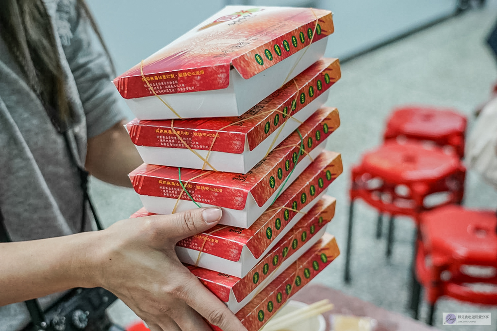圓光排肉餐盒-在地超推肉排老味道！飄香60年的經典古早味客運便當/舊國光客運旁 @靜兒貪吃遊玩愛分享