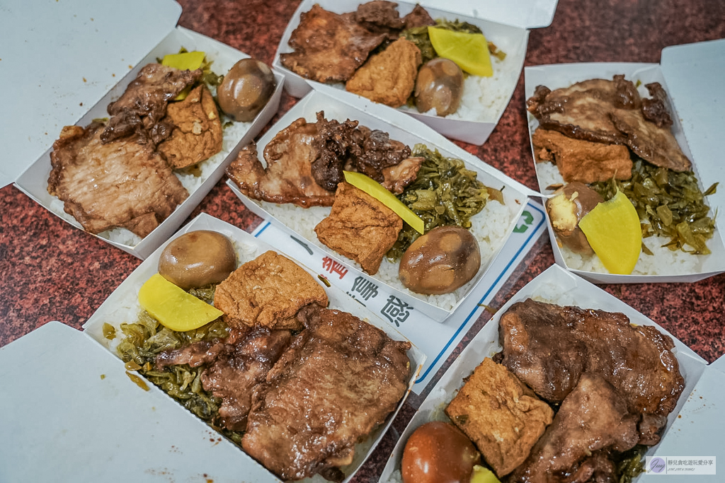 圓光排肉餐盒-在地超推肉排老味道！飄香60年的經典古早味客運便當/舊國光客運旁 @靜兒貪吃遊玩愛分享