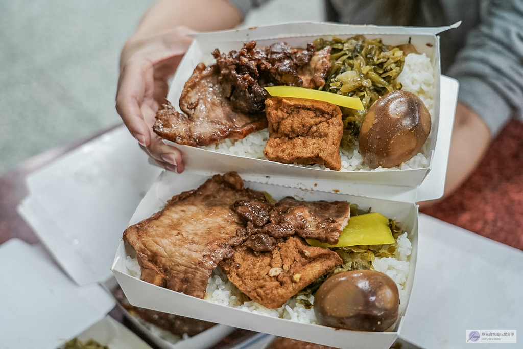 圓光排肉餐盒-在地超推肉排老味道！飄香60年的經典古早味客運便當/舊國光客運旁 @靜兒貪吃遊玩愛分享