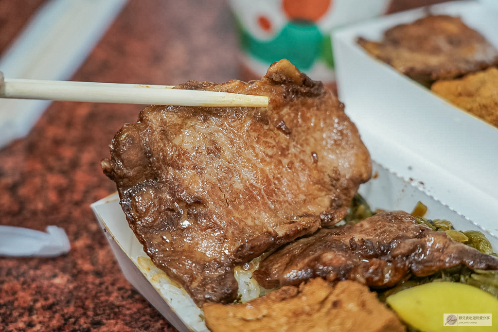 圓光排肉餐盒-在地超推肉排老味道！飄香60年的經典古早味客運便當/舊國光客運旁 @靜兒貪吃遊玩愛分享