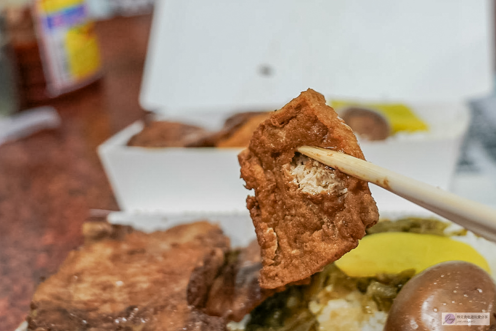 圓光排肉餐盒-在地超推肉排老味道！飄香60年的經典古早味客運便當/舊國光客運旁 @靜兒貪吃遊玩愛分享