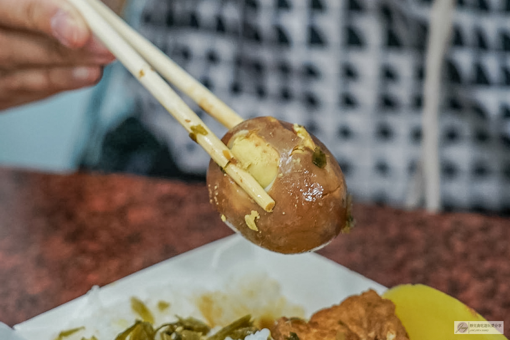 圓光排肉餐盒-在地超推肉排老味道！飄香60年的經典古早味客運便當/舊國光客運旁 @靜兒貪吃遊玩愛分享